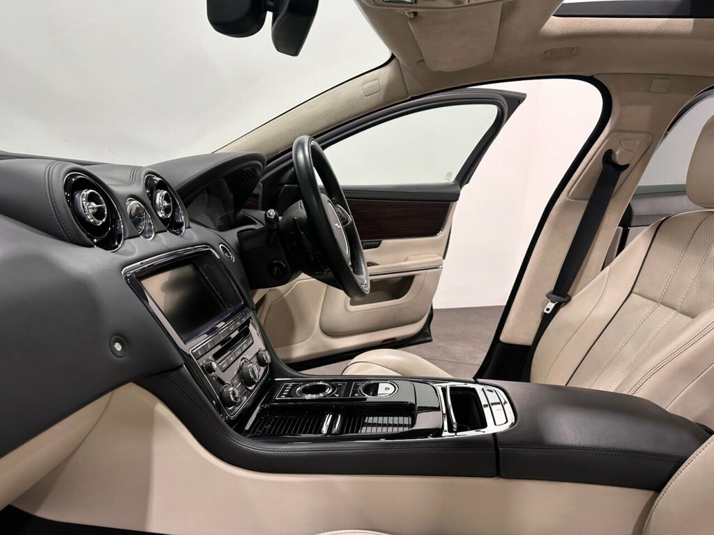 Jaguar XJ 3.0D V6 Portfolio Euro Red #21
