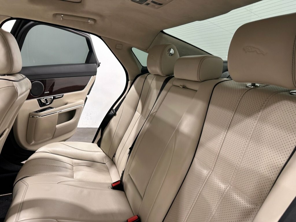 Jaguar XJ 3.0D V6 Portfolio Euro Red #16