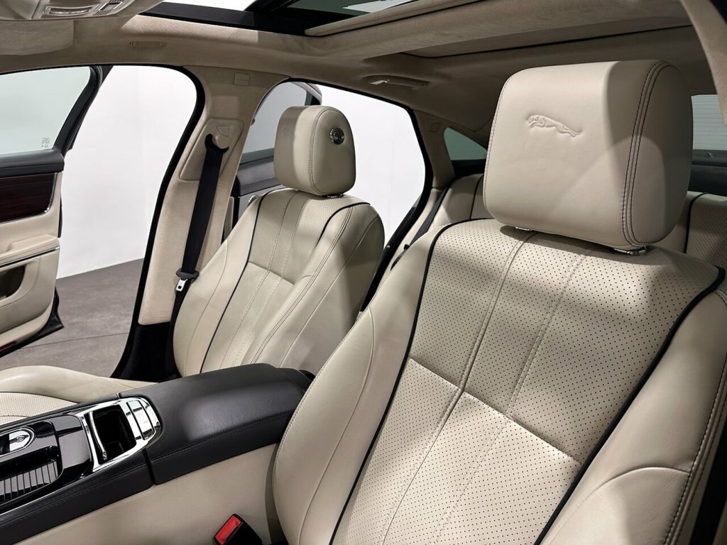 Jaguar XJ 3.0D V6 Portfolio Euro Red #19
