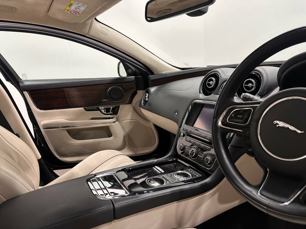 Jaguar XJ 3.0D V6 Portfolio Euro Red #31
