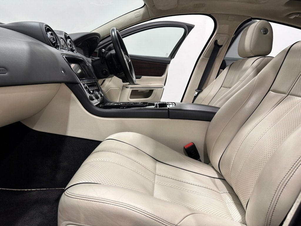 Jaguar XJ 3.0D V6 Portfolio Euro Red #20