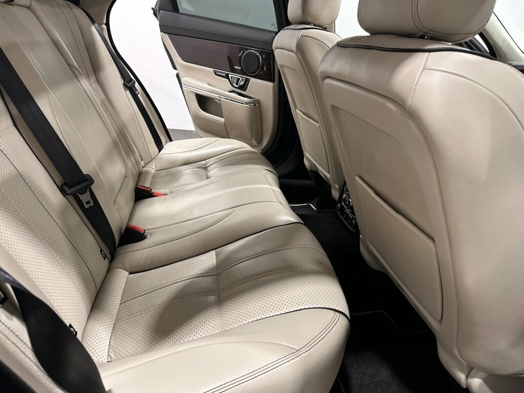 Jaguar XJ 3.0D V6 Portfolio Euro Red #14