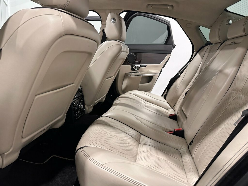 Jaguar XJ 3.0D V6 Portfolio Euro Red #17