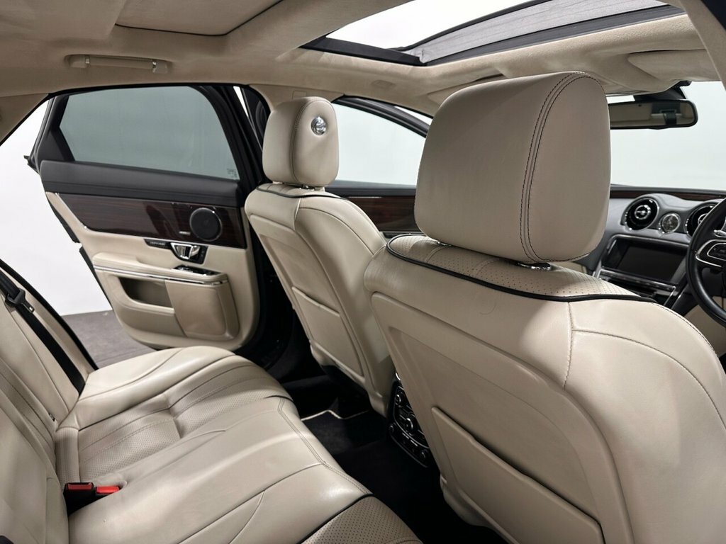 Jaguar XJ 3.0D V6 Portfolio Euro Red #12