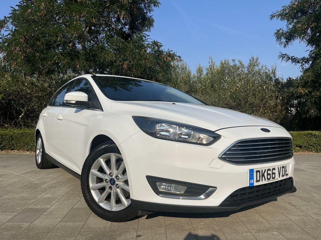 Ford Focus 1.6 Titanium Powershift Euro 6 White