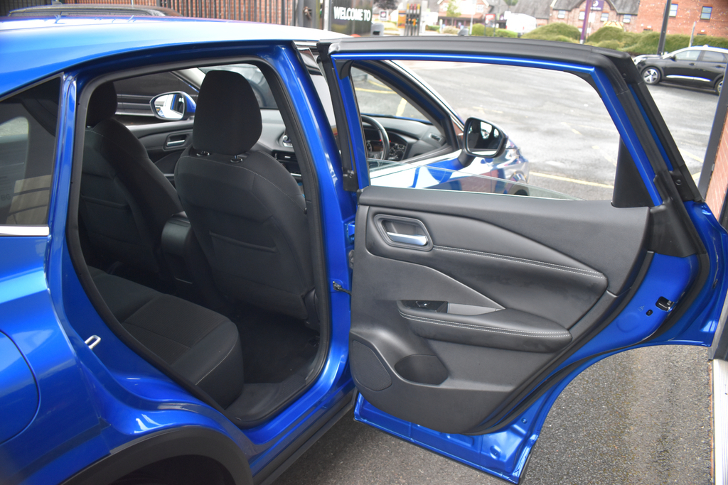 Nissan Qashqai Hatchback Blue #26