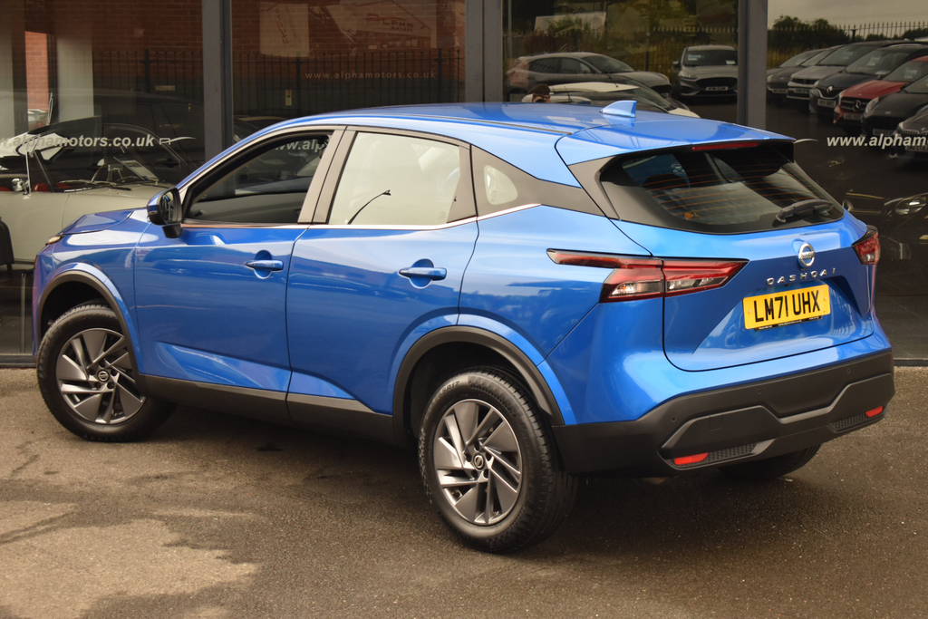 Nissan Qashqai Hatchback Blue #2