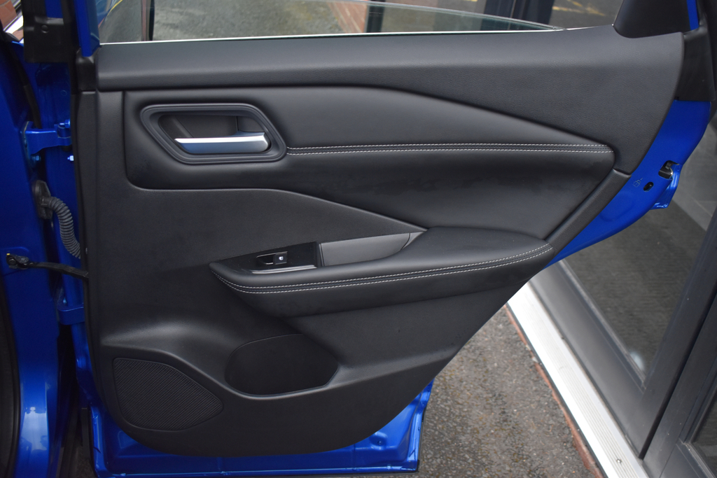 Nissan Qashqai Hatchback Blue #31