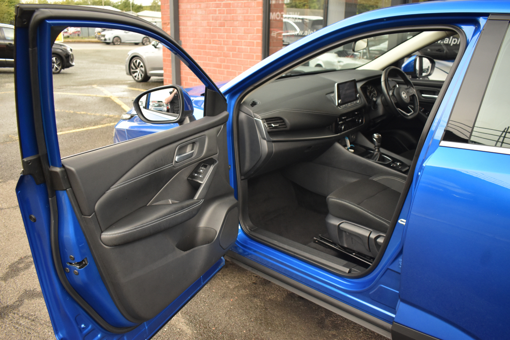 Nissan Qashqai Hatchback Blue #32