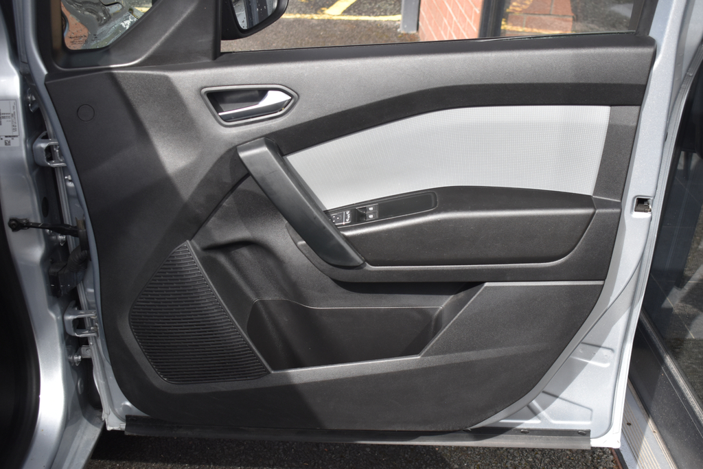 Nissan TOWNSTAR Acenta White #24