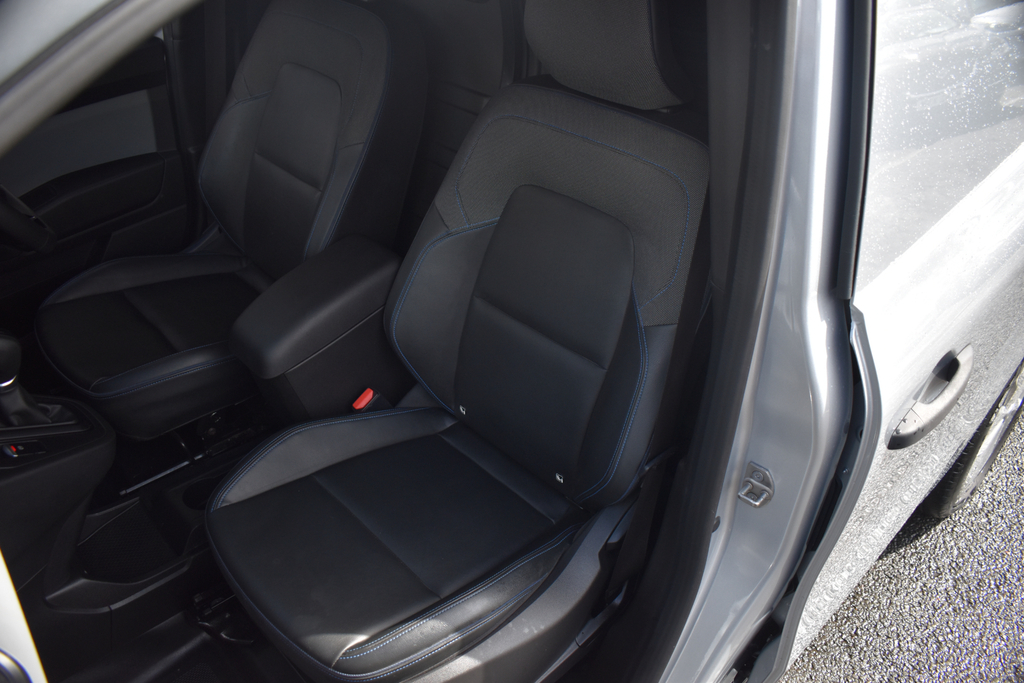 Nissan TOWNSTAR Acenta White #28