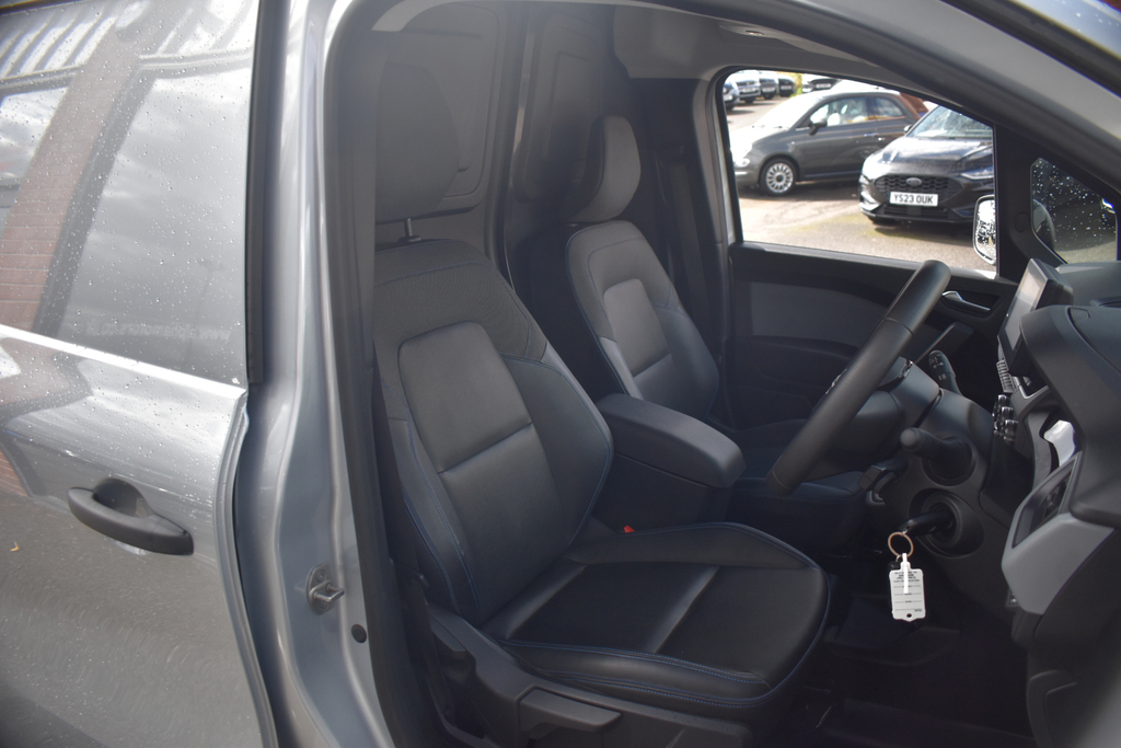 Nissan TOWNSTAR Acenta White #7