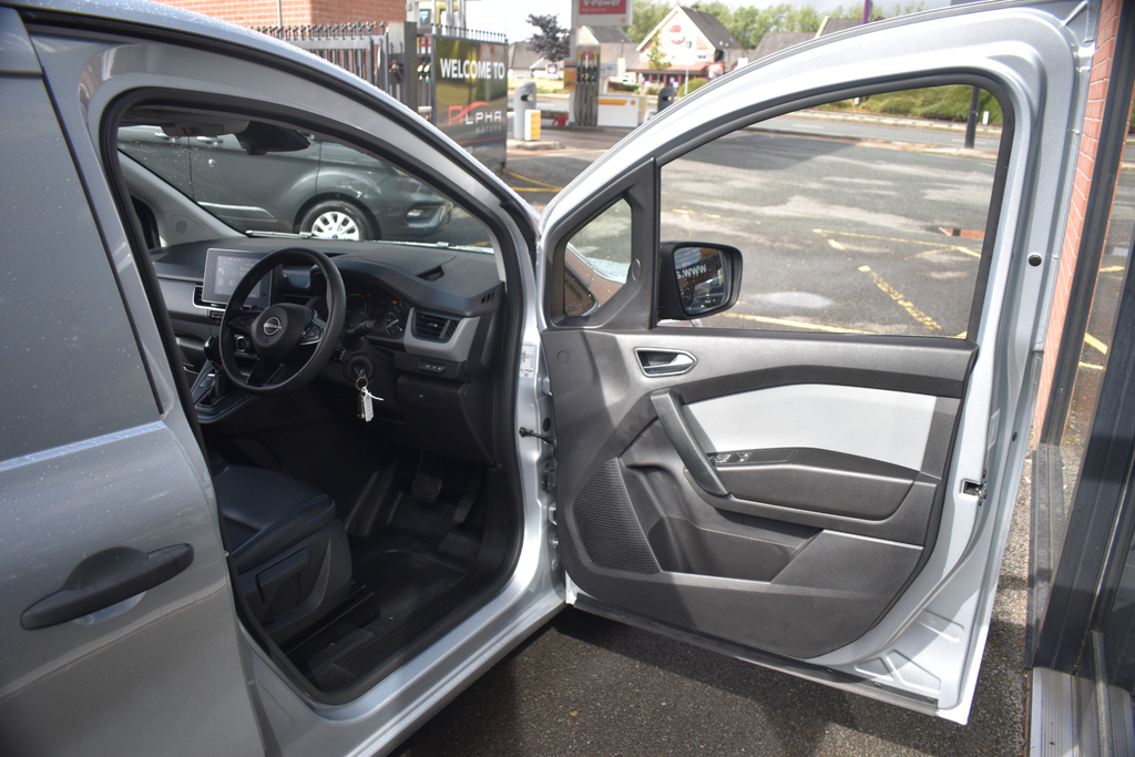 Nissan TOWNSTAR Acenta White #21