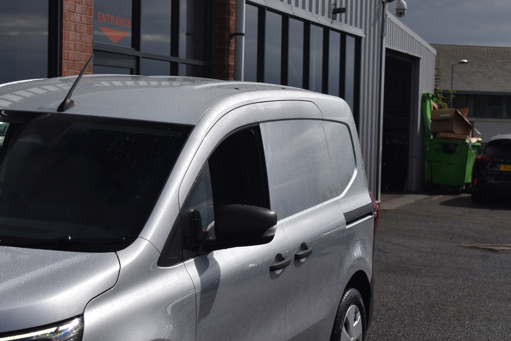 Nissan TOWNSTAR Acenta White #19