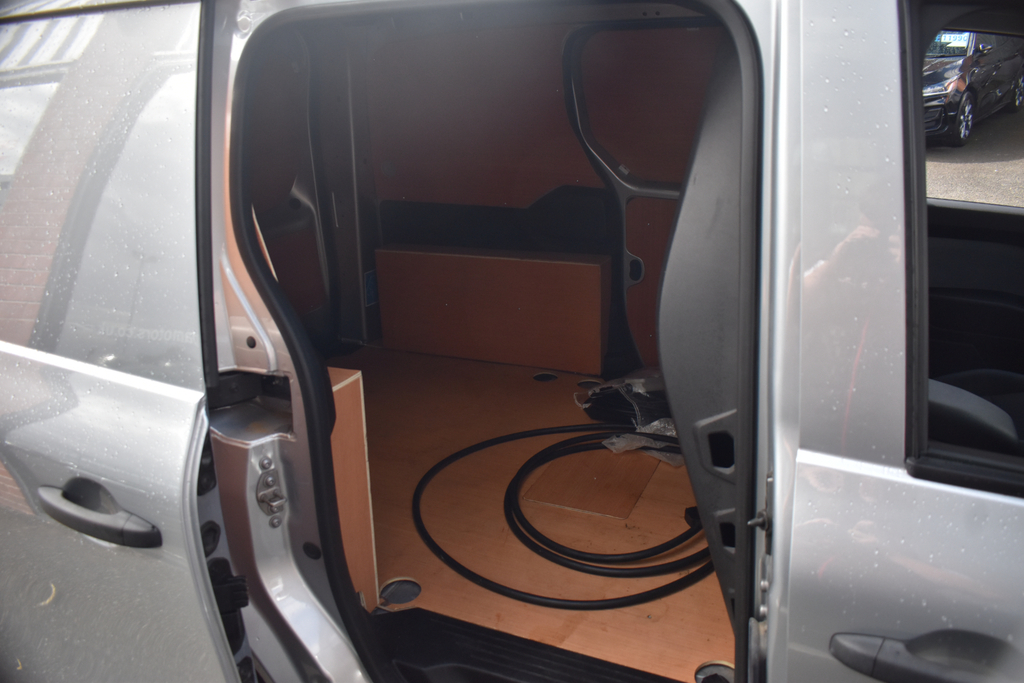 Nissan TOWNSTAR Acenta White #25