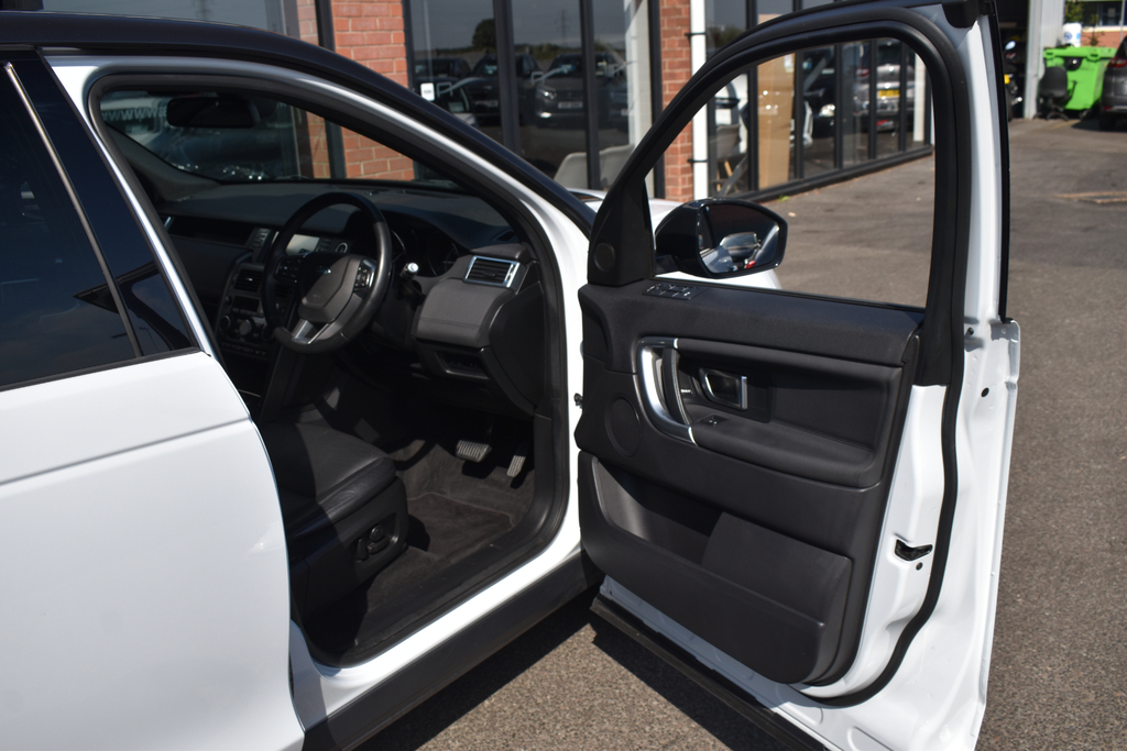 Land Rover Discovery Sport 2.0 Td4 180 Hse Black  #22