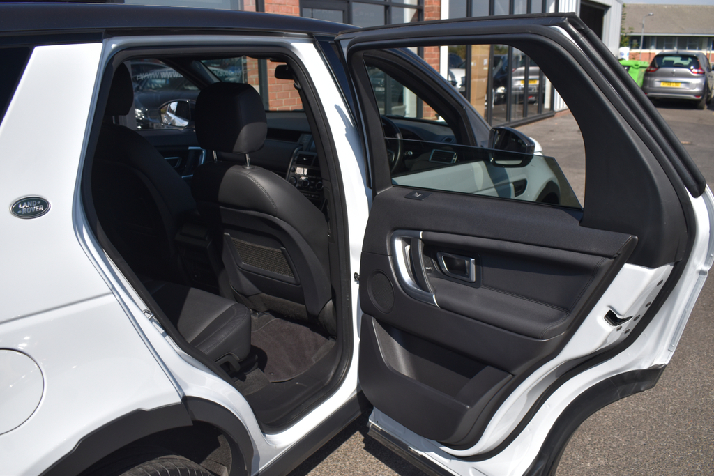 Land Rover Discovery Sport 2.0 Td4 180 Hse Black  #27