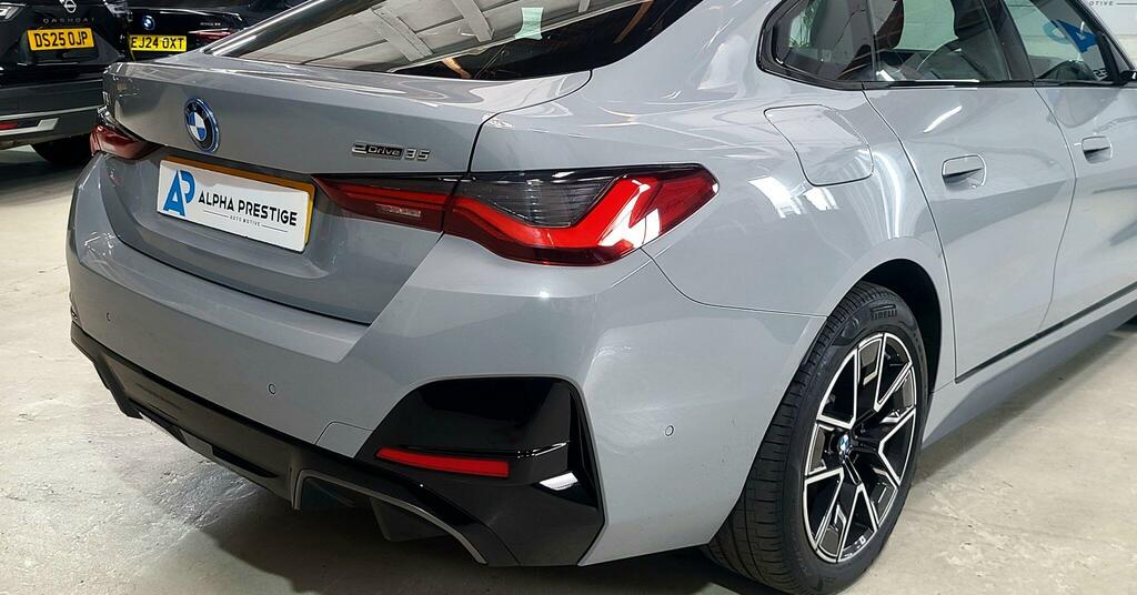 BMW i4 40 83.9Kwh M Sport Gran Coupe Ed Blue #26
