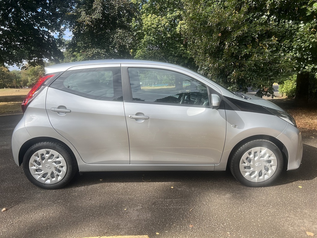 Toyota Aygo Vvt-i X-play 202121 Silver #4