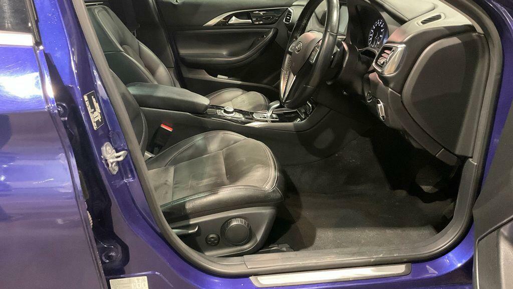 Infiniti Q30 Luxe Blue #6