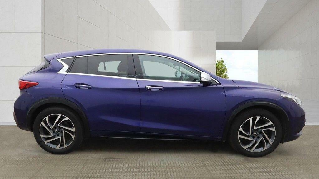 Infiniti Q30 Luxe Blue #5
