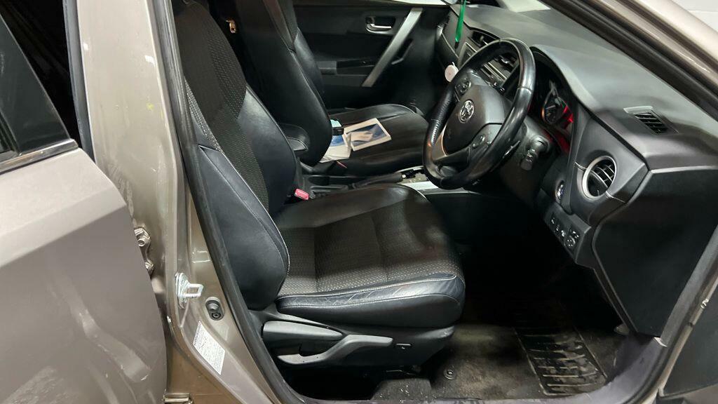 Toyota Auris Excel Brown #2