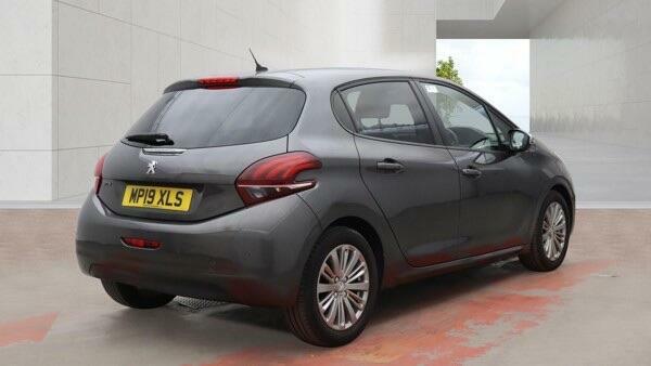 Peugeot 208 Signature Grey #2