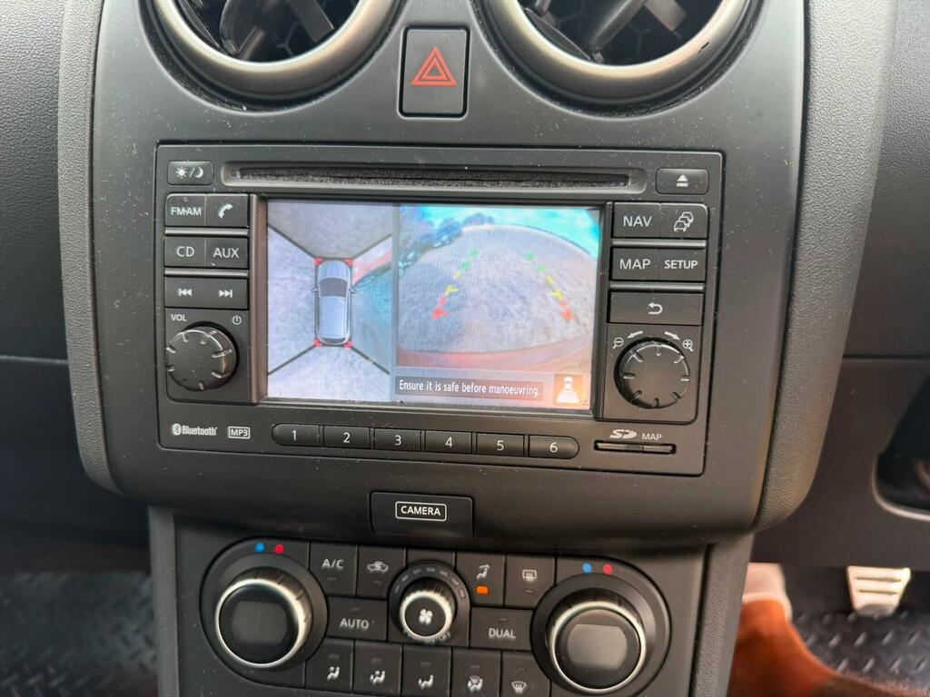 Nissan Qashqai Tekna Red #5