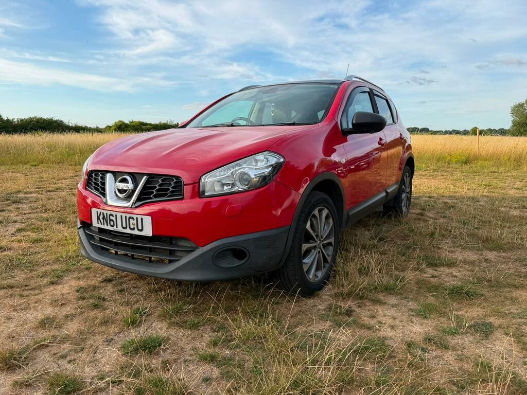 Nissan Qashqai Tekna Red