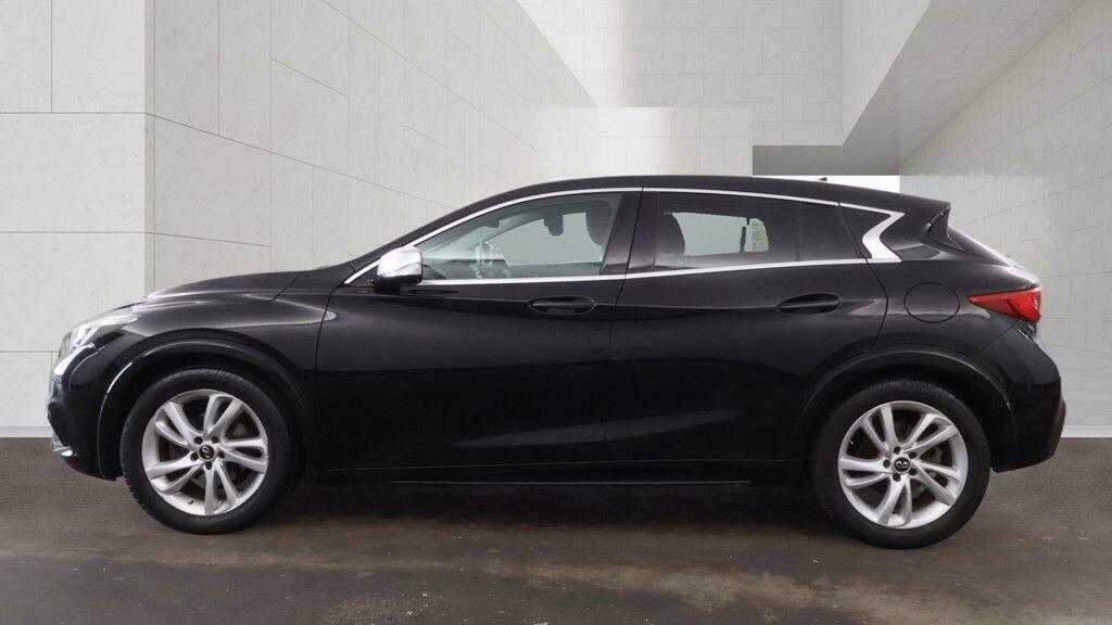 Infiniti Q30 Business Executive Black #5