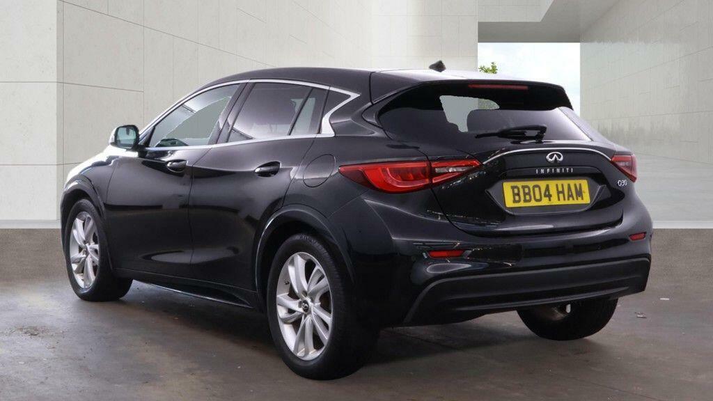 Infiniti Q30 Business Executive Black #4