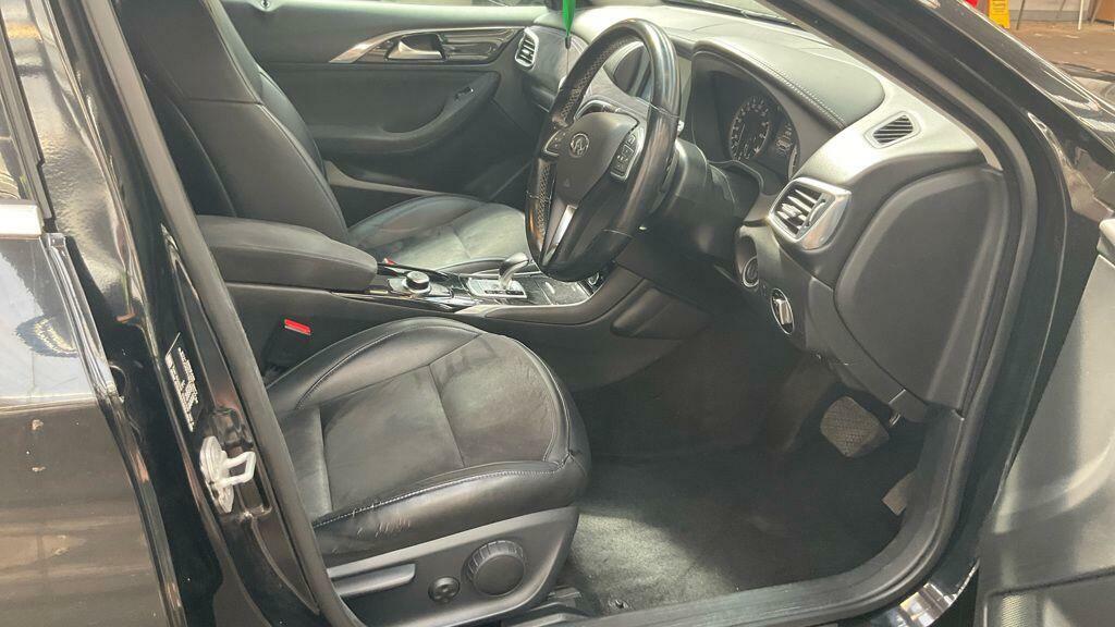 Infiniti Q30 1.6T Se Dct Business Pack White #14