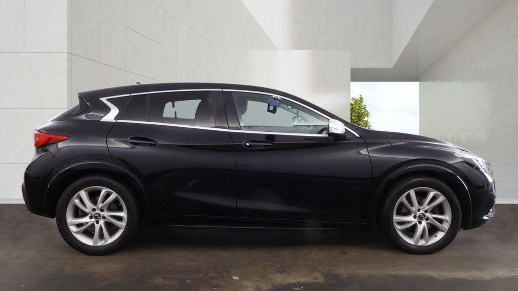 Infiniti Q30 Business Executive Black #6