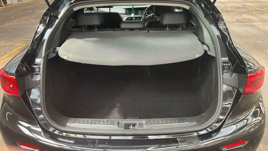 Infiniti Q30 1.6T Se Dct Business Pack White #12