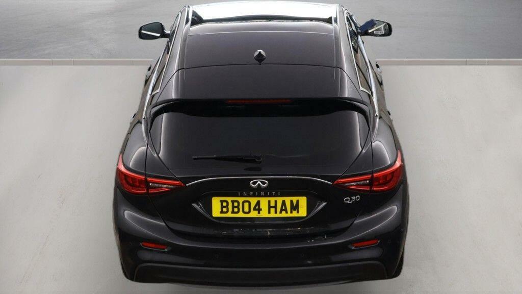Infiniti Q30 1.6T Se Dct Business Pack White #11