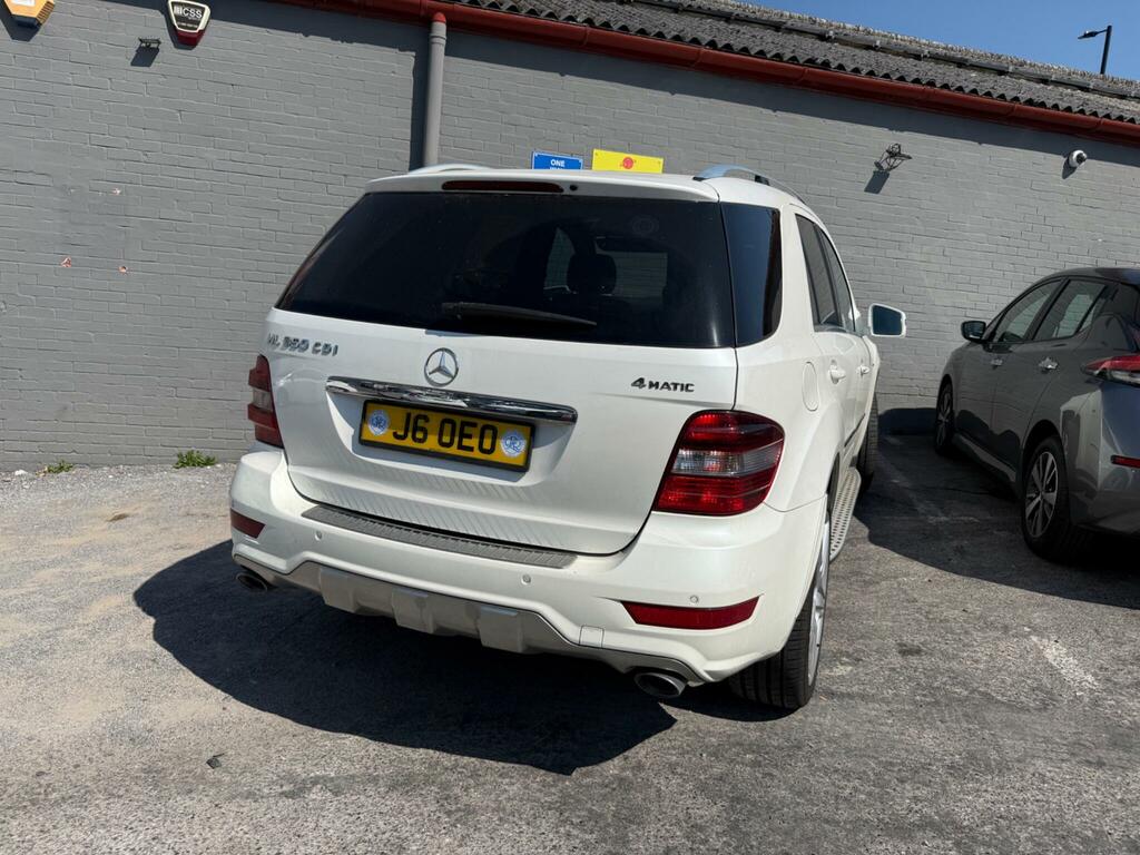 Mercedes-Benz M Class Sport White #2