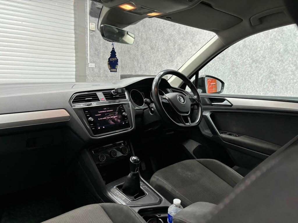 Volkswagen Tiguan S Black #5
