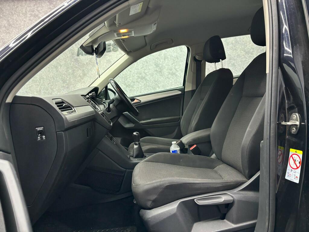 Volkswagen Tiguan S Black #4