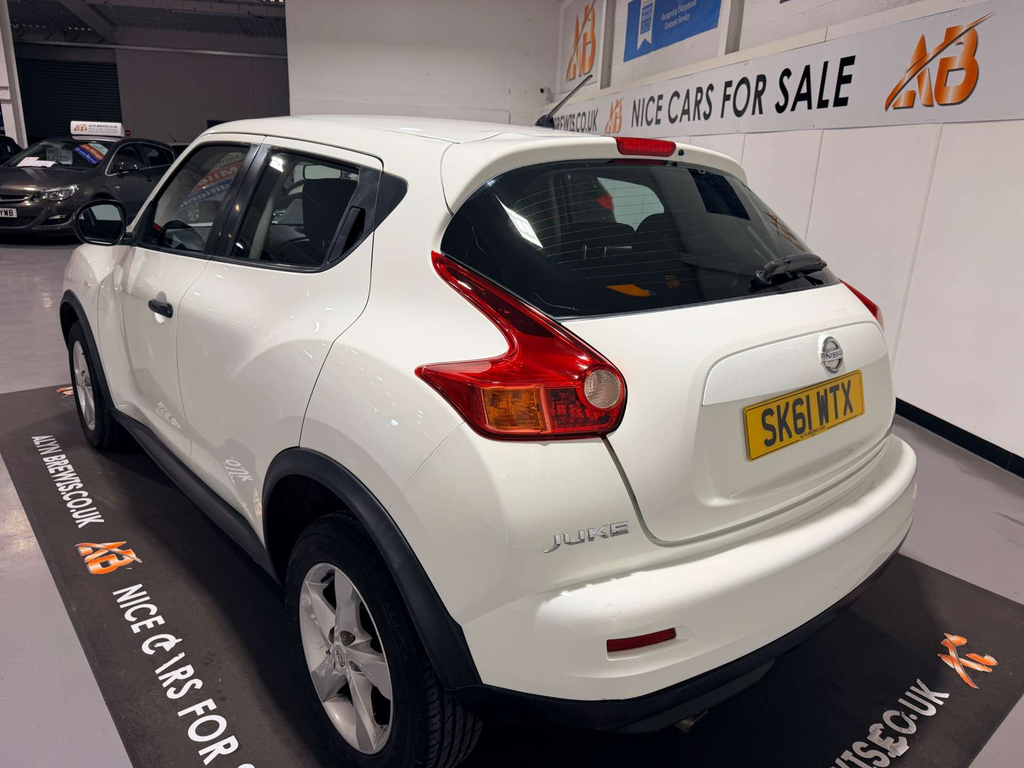 Nissan Juke 2011 1.6 Dig-t Tekna Suv Euro 5 Black #3