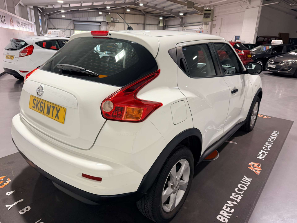 Nissan Juke 2011 1.6 Dig-t Tekna Suv Euro 5 Black #4