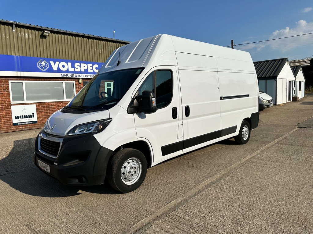 Peugeot Boxer Mpv White #3
