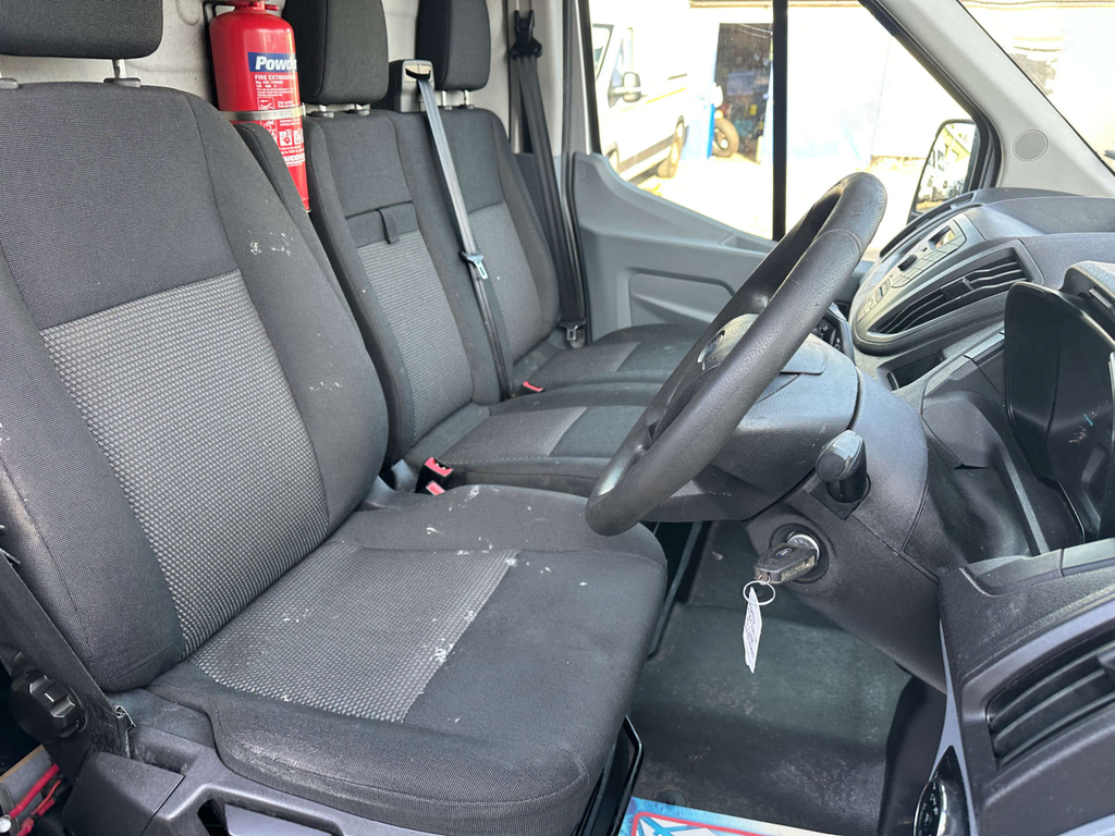 Ford Transit Custom Ford 17 Seater Trend 460 L4 Lwb H3 2.2Tdci 155Ps M White #30