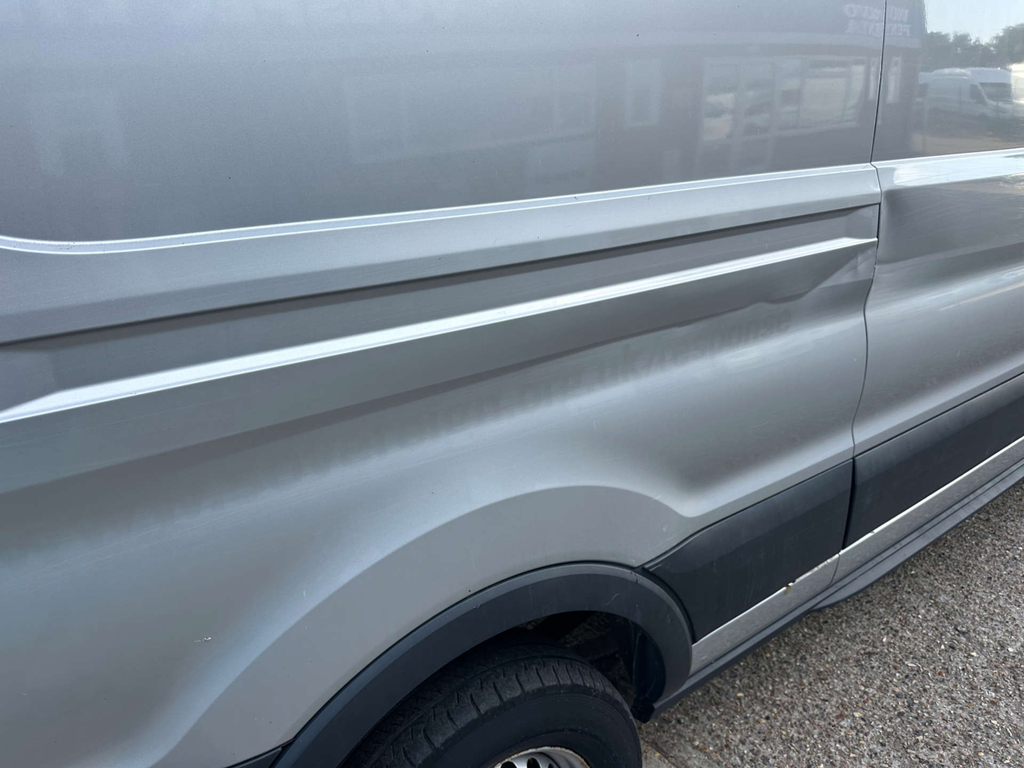 Ford Transit Custom Ford 17 Seater Trend 460 L4 Lwb H3 2.2Tdci 155Ps M White #20