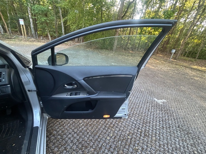 Toyota Avensis 1.8 V-matic Tr Multidrive Silver #3