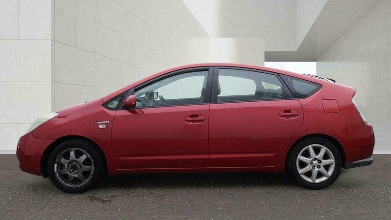 Toyota Prius 1.5 T Spirit Cvt Red #5