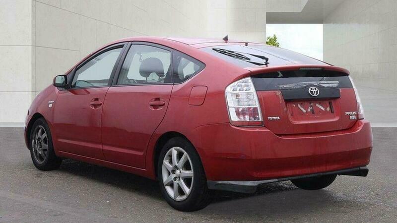 Toyota Prius 1.5 T Spirit Cvt Red #2