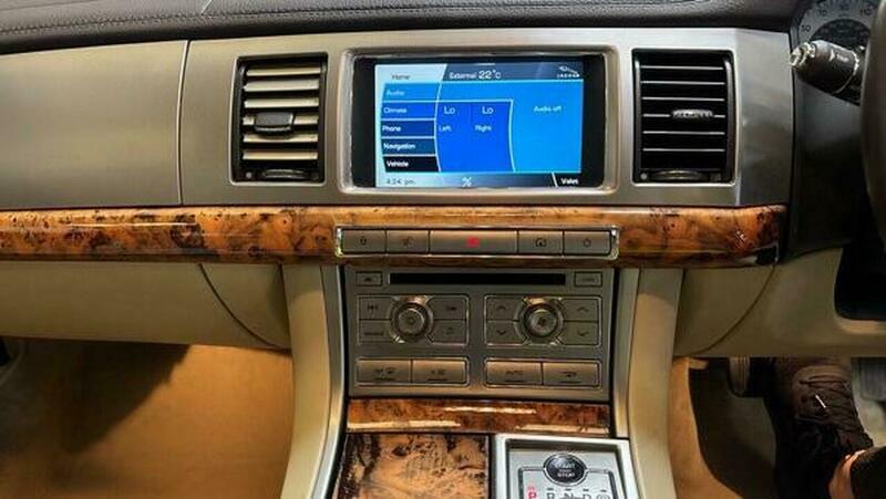 Jaguar XF Saloon 3.0D V6 Premium Luxury Euro 5 200 Red #10