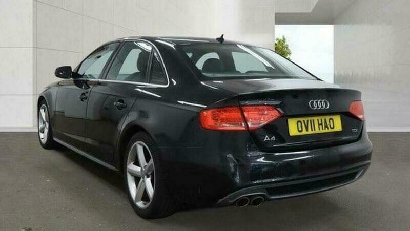 Audi A4 2.0 Tdi Executive Se Black #4