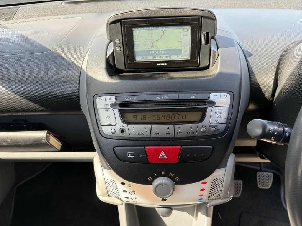 Toyota Aygo 1.0 Vvt-i Go 2012 White #14