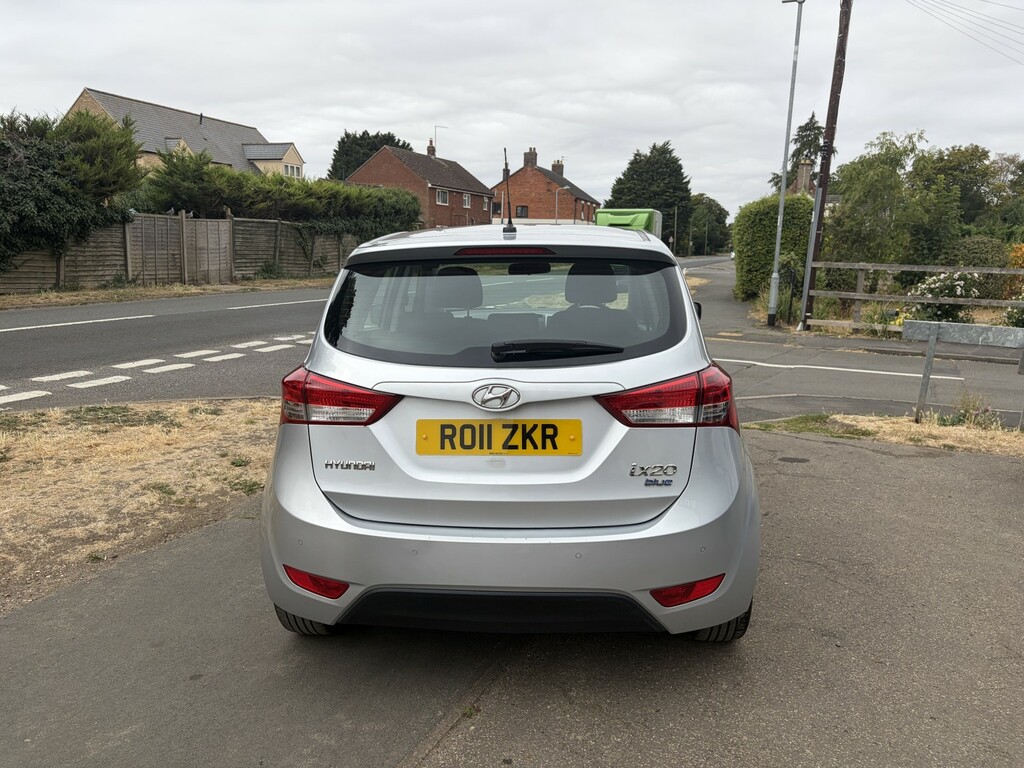 Hyundai Ix20 1.4 Active Silver #4